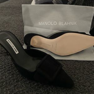Black Manolo Blahnik size 40 1/2 (8.5)